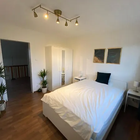 Lägenhet Moderne In Stadtnaher, Dennoch Ruhiger Lage *