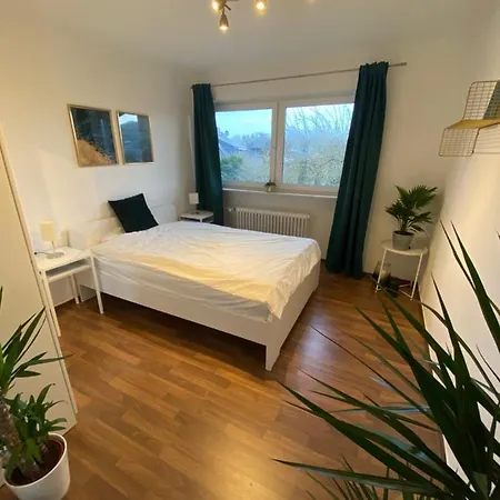 Lägenhet Moderne In Stadtnaher, Dennoch Ruhiger Lage Nahe
