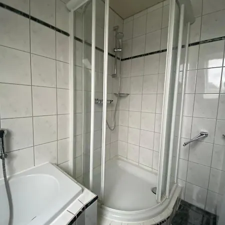 Lägenhet Moderne In Stadtnaher, Dennoch Ruhiger Lage