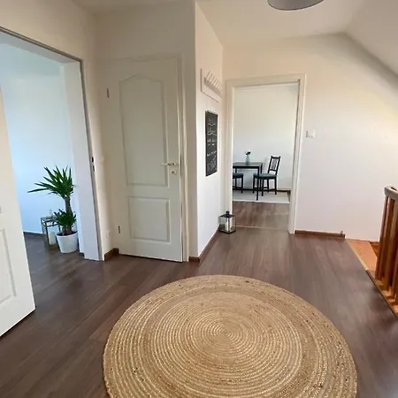 Moderne In Stadtnaher, Dennoch Ruhiger Lage Nahe