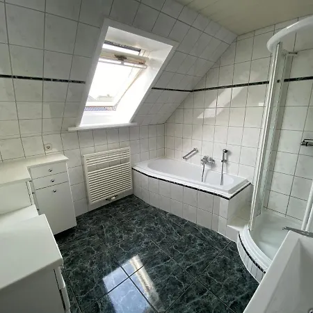 Lägenhet Moderne In Stadtnaher, Dennoch Ruhiger Lage *